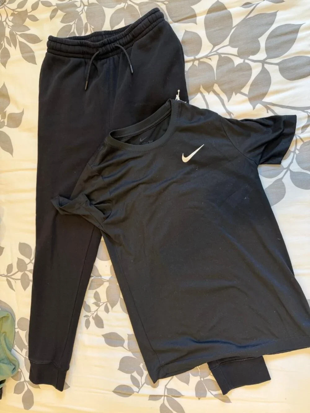 Bundle of Y L (12-13) Nike boys jordan athletic pants and dry fit short sleeve t - Picture 7 of 8